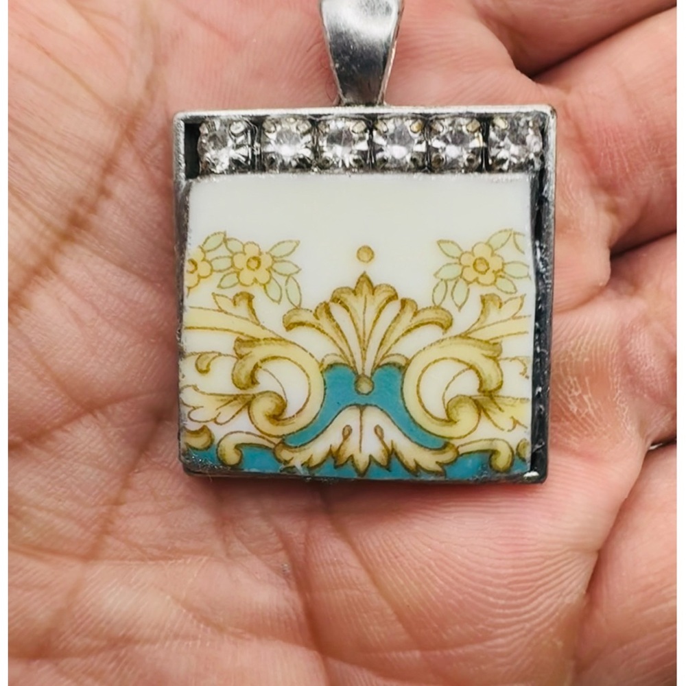 Silver and Gold Vintage-Style Necklace with Ornate Design - Picture 3 of 6